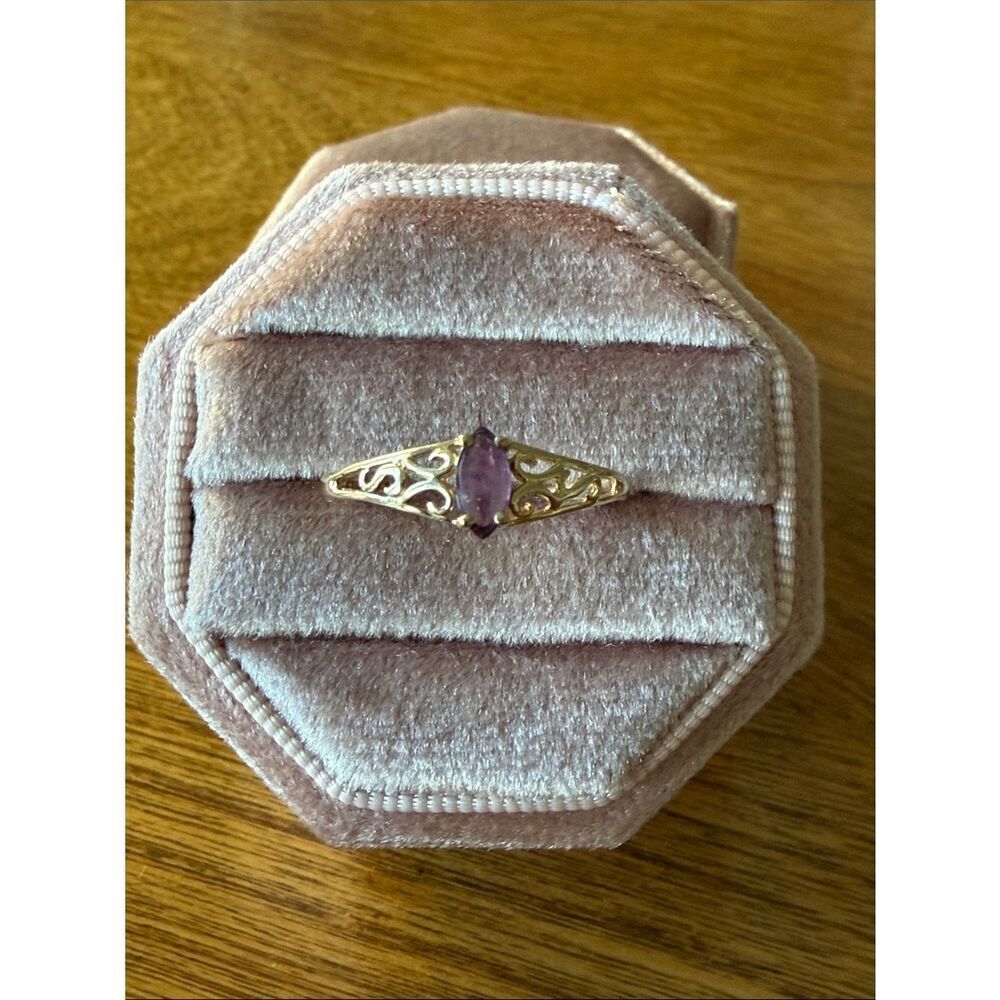 10k gold & Amethyst (?) ring